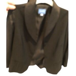 Simply Vera by Vera Wang size  large black front pockets 2 hidden buttons